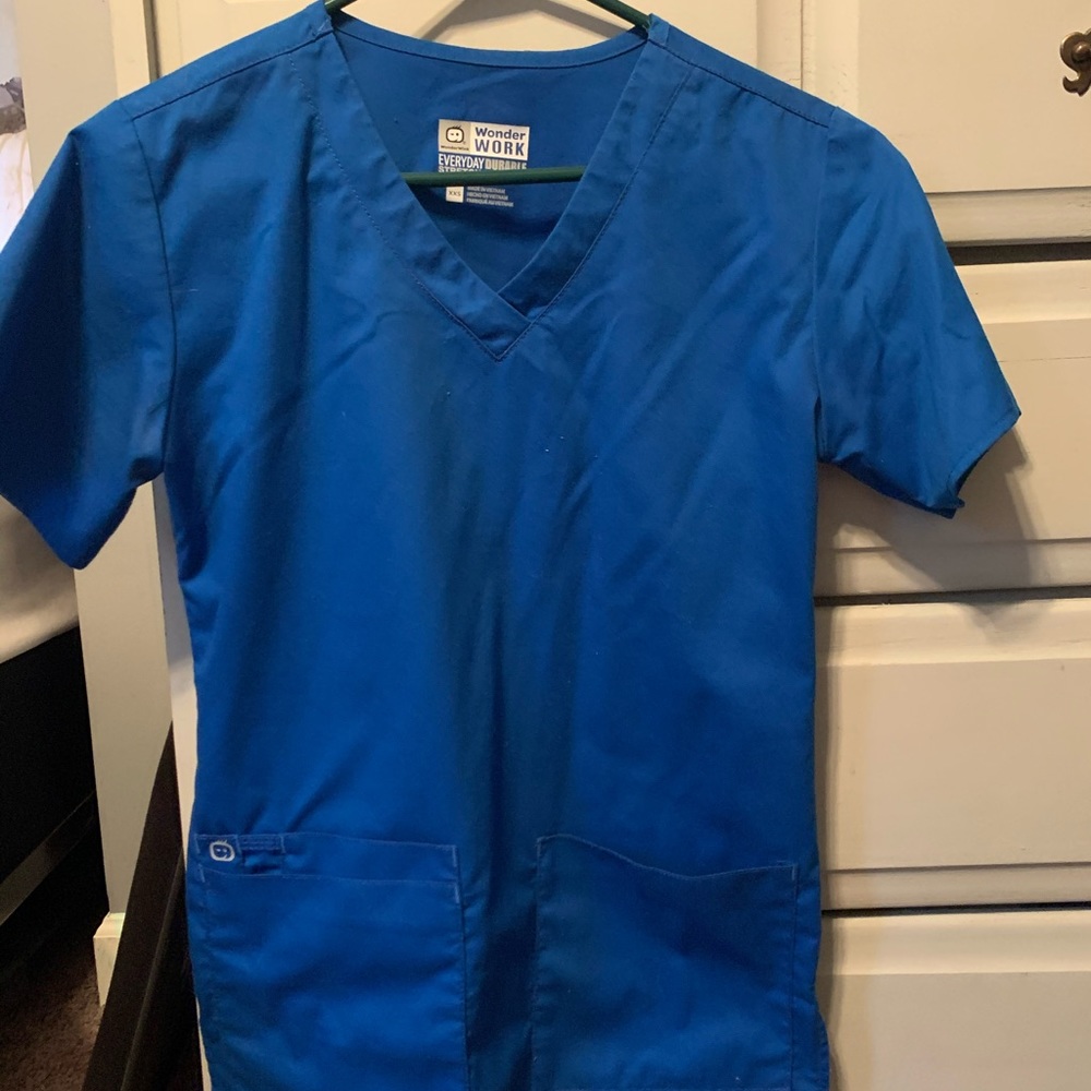 Wonderworks Scrub Set
